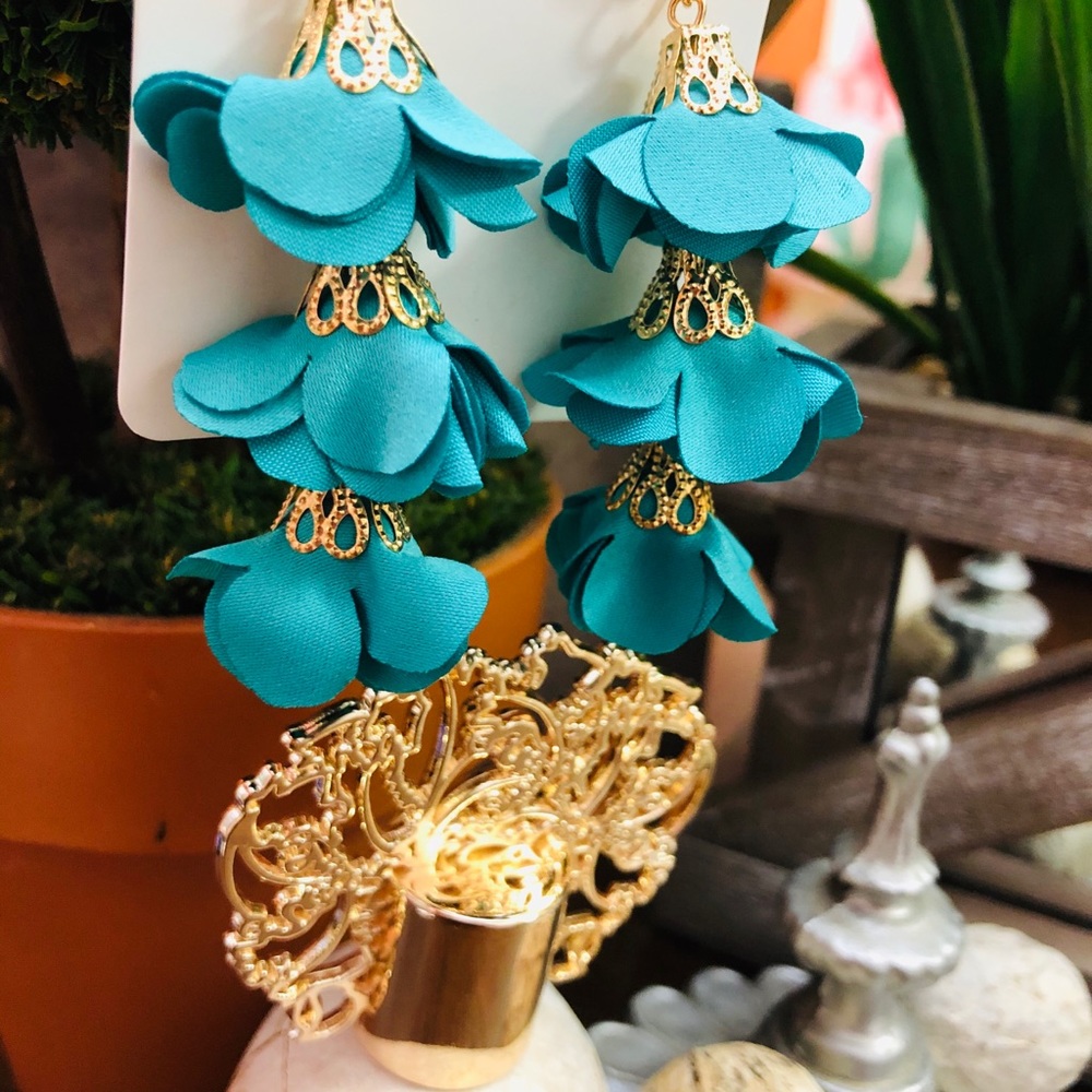 Earring bundle - Picture 2 of 10
